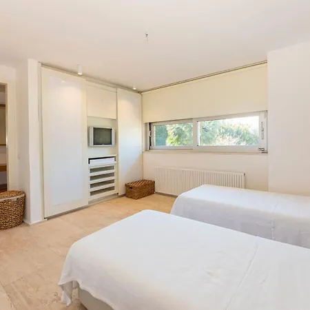 Glorious Villa With Jacuzzi, Sauna And Private Pool In Bodrum, Mugla *